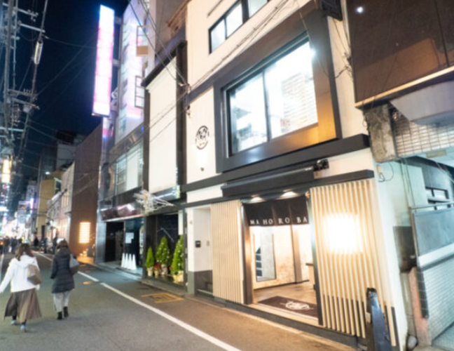 夜のベーカリー「心斎橋店」外観