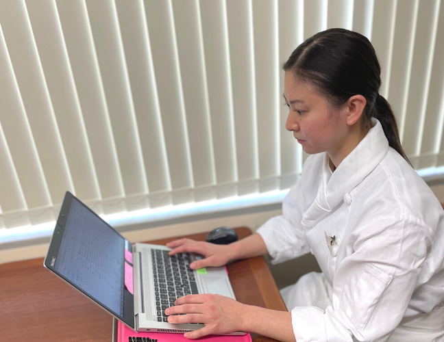 メニュー開発業務を行うロイヤルホストの開発 上田さん