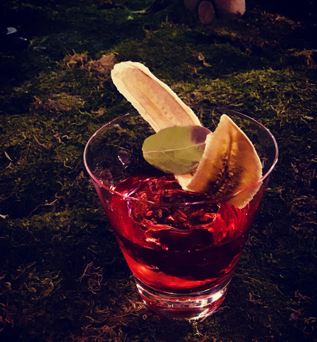 琥珀色が美しいカレーネグローニ