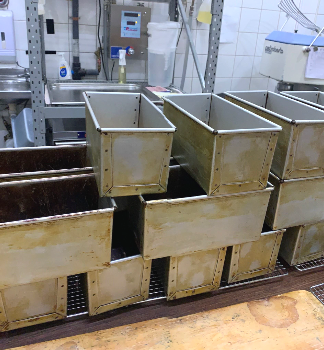 日本から食パンの型を新たに取り寄せ