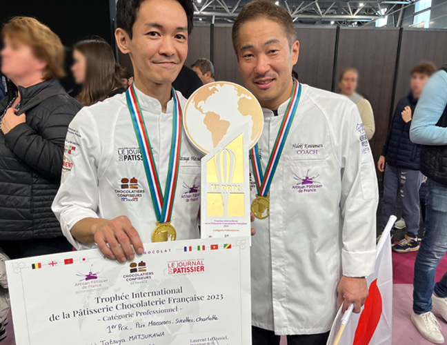 アテスウェイの松川スーシェフ（左）と川村シェフ（右）