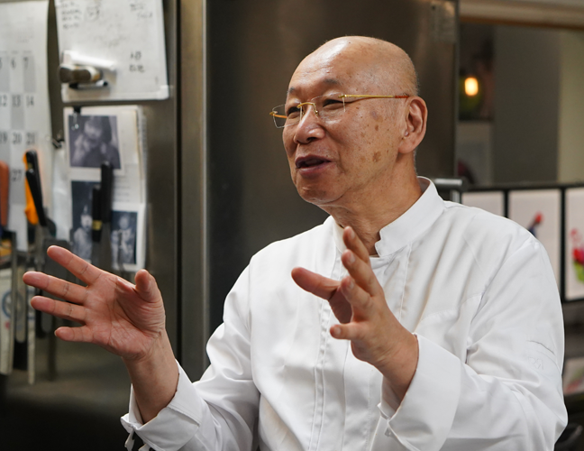 西原金蔵シェフ