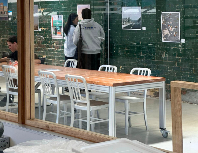 パン屋の店内で開催された写真展