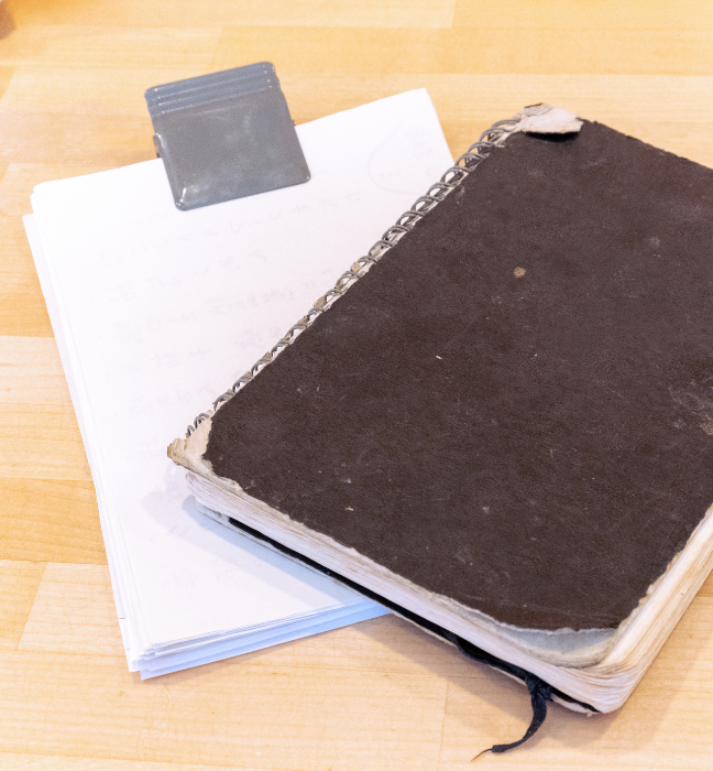レシピ用のメモ用紙と、ベースレシピ用のノート
